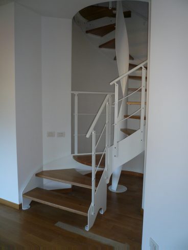 scala chiocciola palo legno